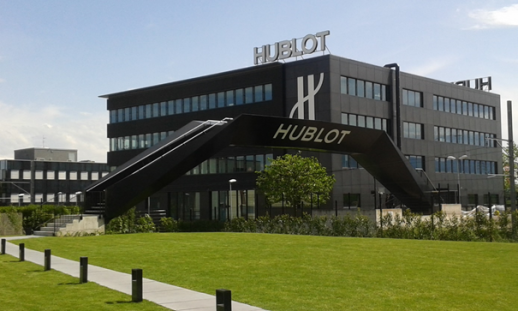 La sede aziendale di Hublot SA con la passerella sulla linea ferroviaria (foto: Alumni)