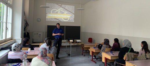 Theorielektion mit der Polizei (Foto: so!mobil)