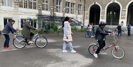 Zwölf Frauen aus sechs unterschiedlichen Nationen absolvierten erfolgreich den Velofahrkurs 2024 (Foto: so!mobil).