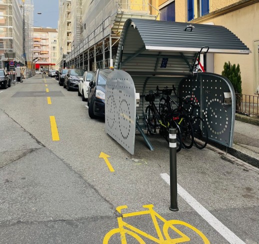 Les Vélobox sont un levier d’action visant à rendre la pratique du vélo plus attractive dans les quartiers dépourvus de places de stationnement pour vélos sécurisées. (photo  : Ville de Lausanne)