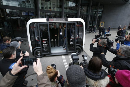 Selbstfahrende, vernetzte Shuttlebusse als Mobilitätslösung in Smart Cities? (Foto: SBB-Lancierung in Zug)