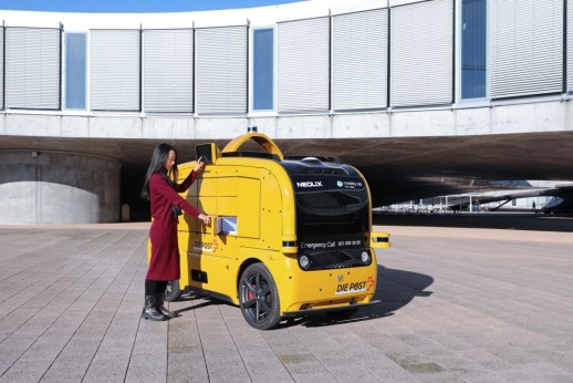 Selbstfahrendes Fahrzeug: Die EPFL macht Pilotversuche für Essenslieferungen auf dem Campus (Photo : Alain Herzog)