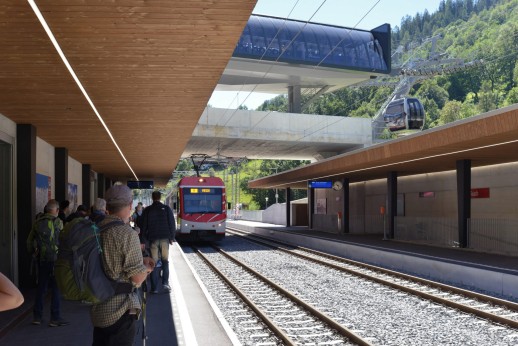 Les installations câblées de Fiesch VS assure des liaisons rapides avec les transports publics jusqu'à Fiescheralp à 2'212 m (photo : FLUX 2020)