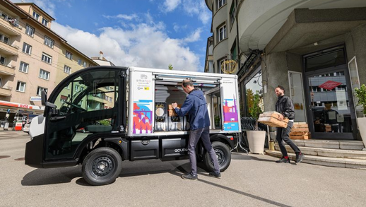 Un piccolo furgone elettrico - uno dei nuovi veicoli disponibili sulla piattaforma carvelo2go a Basilea, Berna e Losanna (foto: Accademia della mobilità)