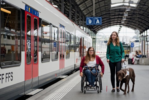 Actuellement, seulement 50% des gares et arrêts ferroviaires peuvent être utilisés de manière autonome par les personnes à mobilité réduite. (photo: CFF)