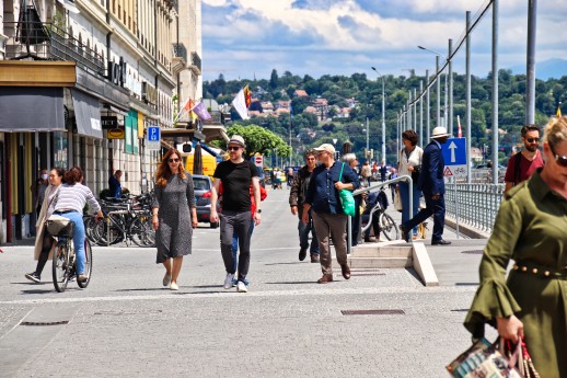 Walkable bringt Bevölkerung und Behörden zusammen, um Infrastrukturen für den Fussverkehr zu verbessern (Foto: Rue de l'Avenir)
